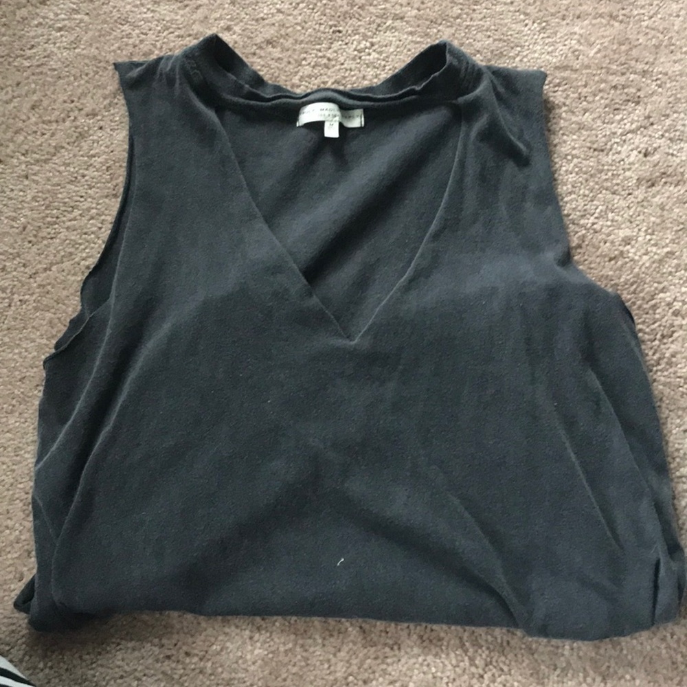 Sleeveless T-shirt (Boutique)